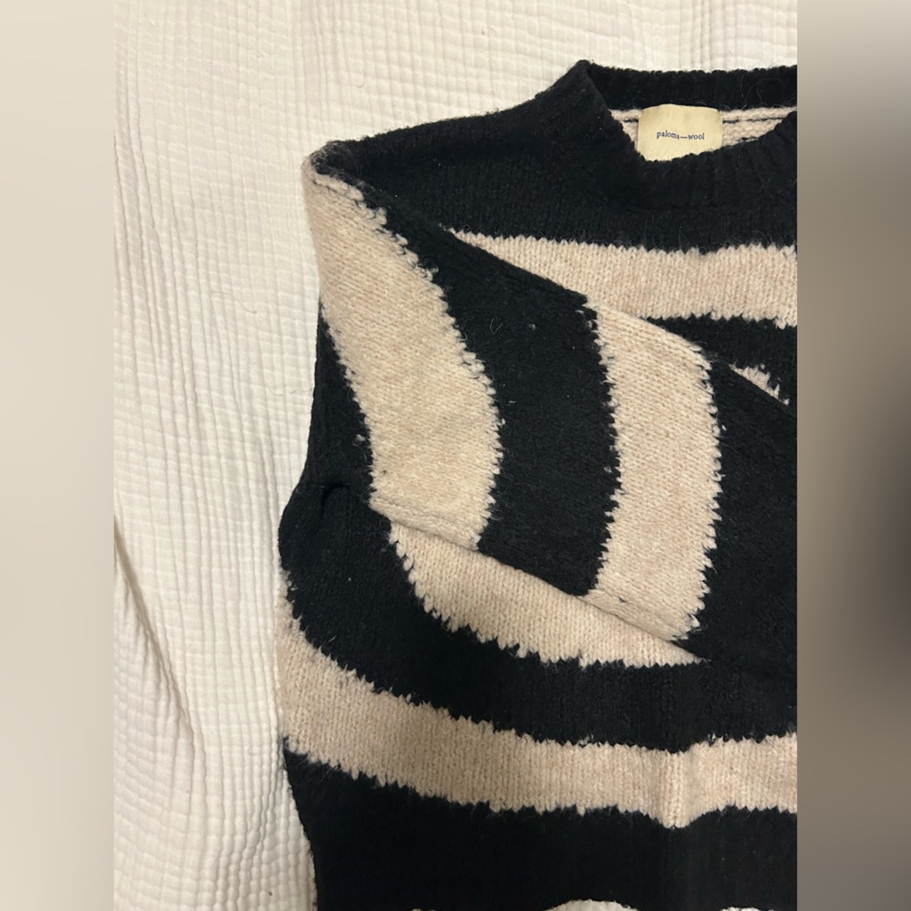 Paloma Wool Twister Sweater Medium
Black/White - Picture 5 of 7